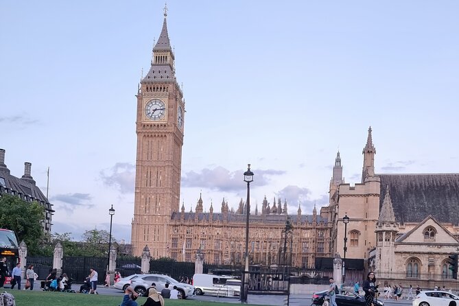 Changing of the Guard & Buckingham Palace Guided Tour Small Group - Starting at Constance Fund Fountain, Then Building Your Westminster Story