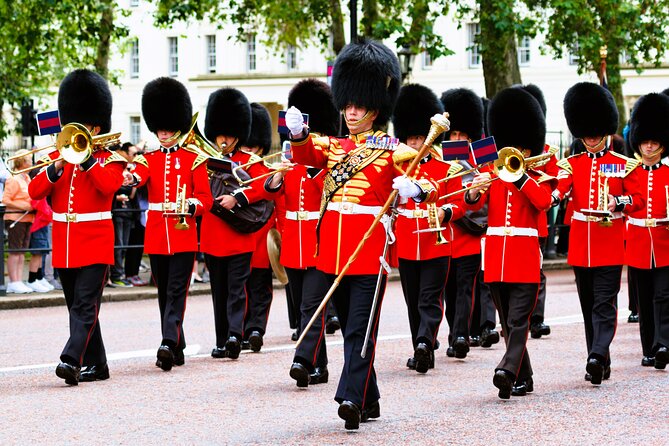 Changing of the Guard Guided Tour at Buckingham Palace - A 90-minute plan that actually helps you see