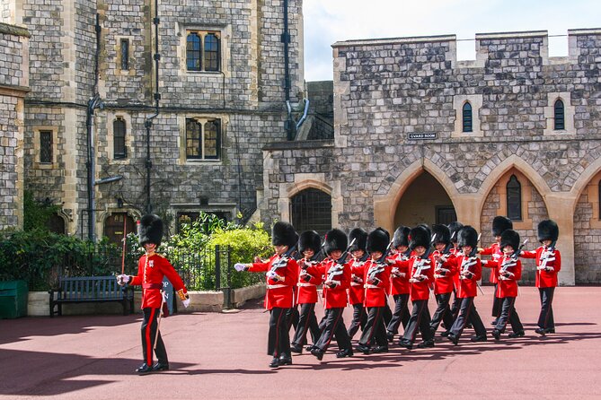 Changing of the Guard Guided Tour at Buckingham Palace - Using headsets so you don’t miss the story
