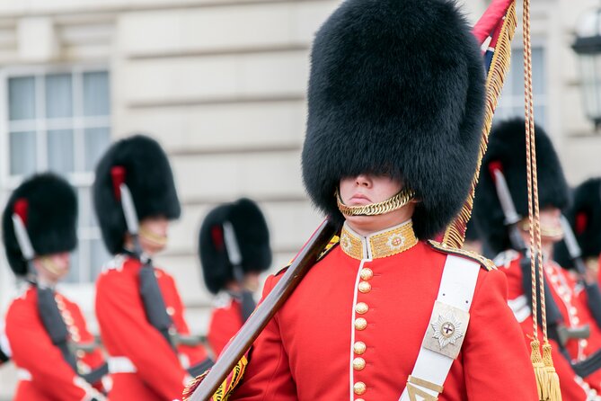Changing of the Guard Guided Tour at Buckingham Palace - Stop outside Buckingham Palace, plus time to roam