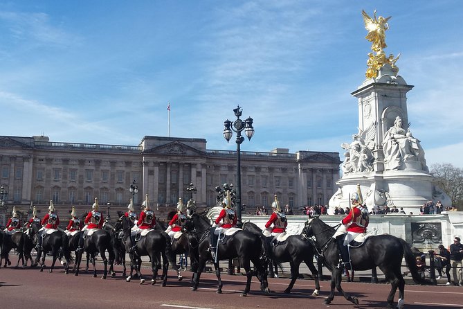 Changing of the Guard Guided Walking Tour in London - How this London walk fits the real Changing of the Guard schedule