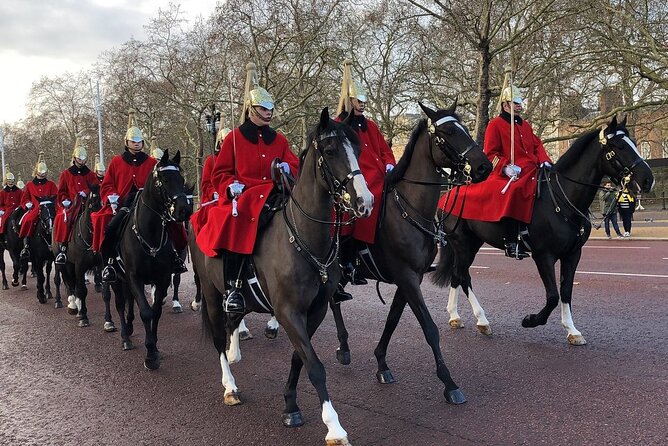 Changing of the Guard Guided Walking Tour in London - Why the guide positioning matters more than you think