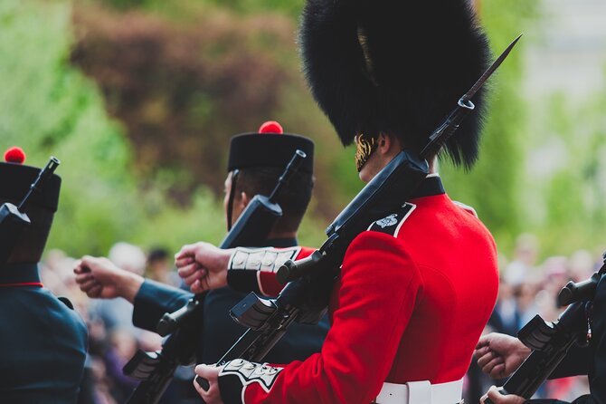 Changing of the Guard Walking Tour - Stop 4: Buckingham Palace Without the Forecourt Bottleneck