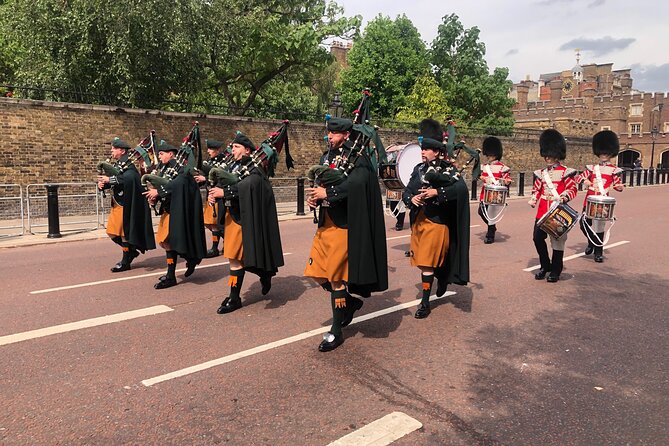 Changing of the Guard Walking Tour - The Real Secret Sauce: Guide Stories and Better Angles