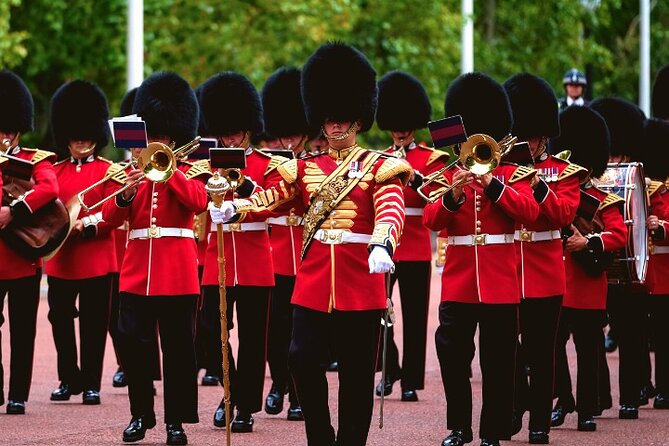 Changing of the Guard Walking Tour in London at Buckingham Palace - Meet at Victoria Palace Theatre, walk to Whitehall