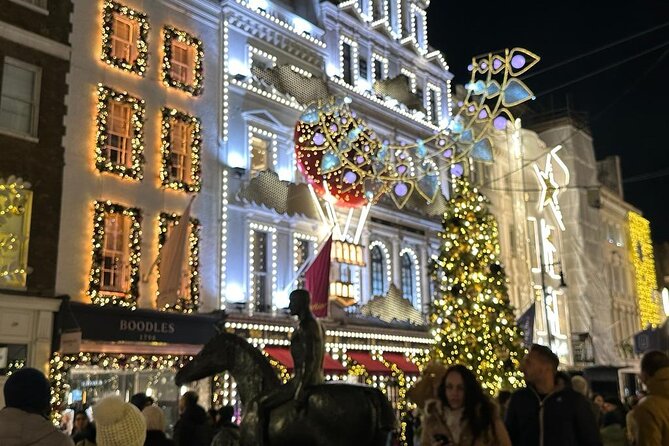 Christmas Lights and Markets London Taxi Tour - Trafalgar Square Norway Christmas tree and a market moment