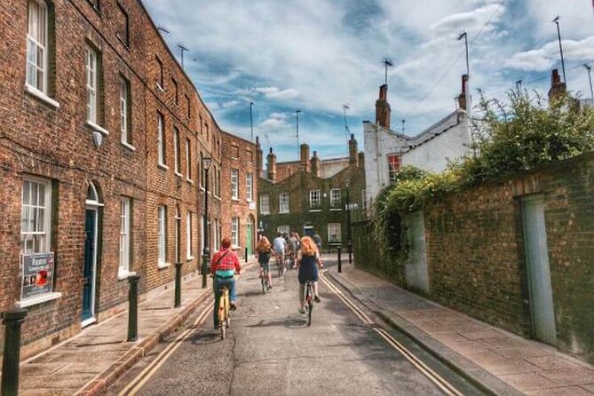 City & Secrets: Explore London's Hidden Gems - Tower Bridge, the Tower area, and HMS Belfast in one clean sweep