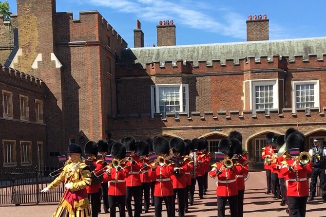 Classic London Tour - Meet Your Guide and enjoy the ride-time commentary