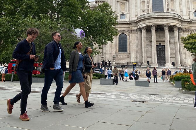 Colombia's Finest Outdoor Murder Mystery London - Playing Detective on Quiet London Streets