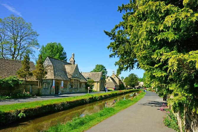 Cotswolds Countryside Tour by Coach: Villages, Views, and Lunch - Stop 3 Bourton-on-the-Water: Model Village Plus Lunch at The Old New Inn