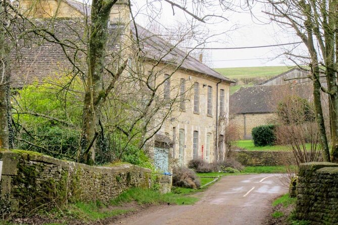 Cotswolds Walking Tour from Stratford-on-Avon or Moreton-in-Marsh - Broadway Stop: The Best Hour for Browsing, Snacks, and Souvenir Hunting