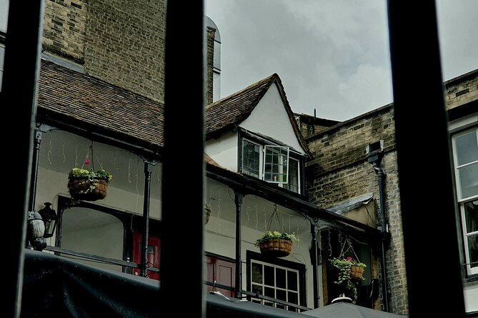 Creepy Cambridge - Cambridge's Most Entertaining Ghost Walk - Guides make the difference: Peter, James, Sid, Alex, Ben, and more