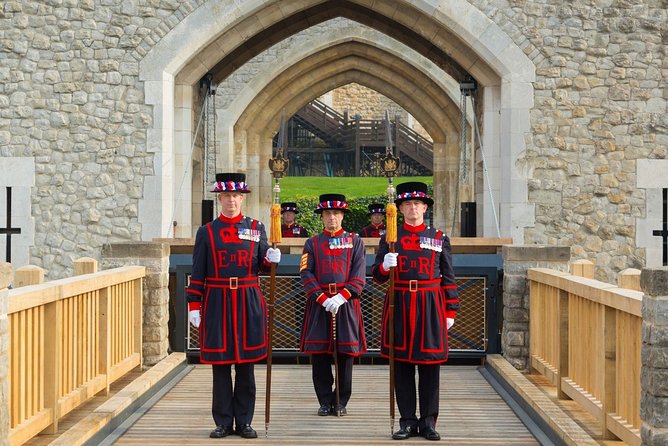 Crown Jewels of London Tour with River Cruise - The Coach Ride, Headsets, and the Pace You Should Expect