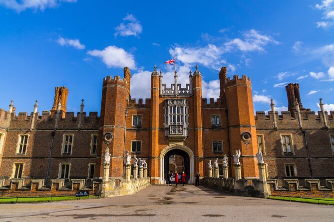 Dark History of the Tudors: Private Tour of Hampton Court Palace - Inside Hampton Court: Tudor Part, Baroque Wing, and the story behind the walls