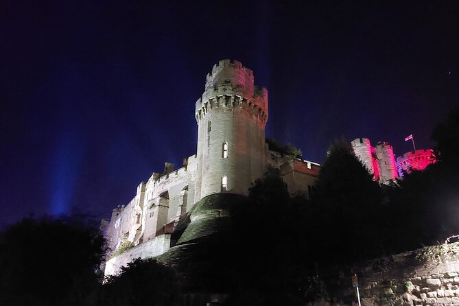 Dark History Walking Tour in Warwick - The guide style: energy, theatrical flair, and pacing you should know about