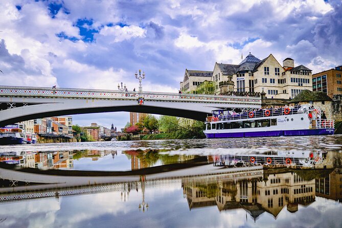 Daytime Sightseeing Boat Cruise in York - On-board comfort: deck time, toilets, and the drinks you’ll pay extra for