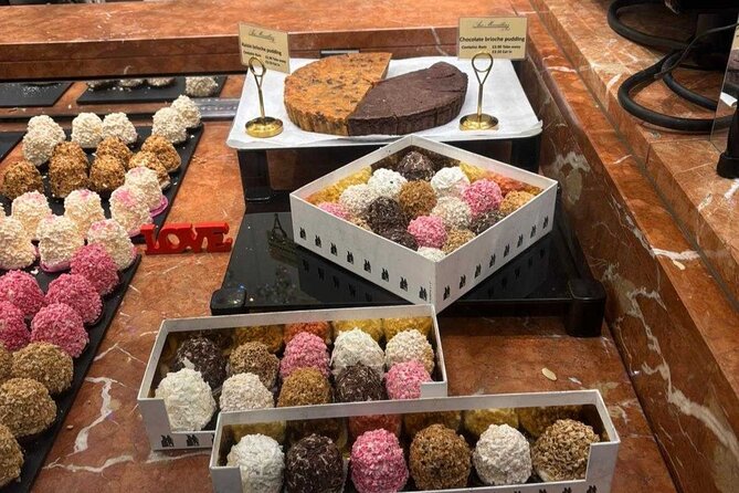 Devour London: Borough Market & Leadenhall Food Tour with Wine - The Great Fire monument stop, then French meringues you can taste with your eyes