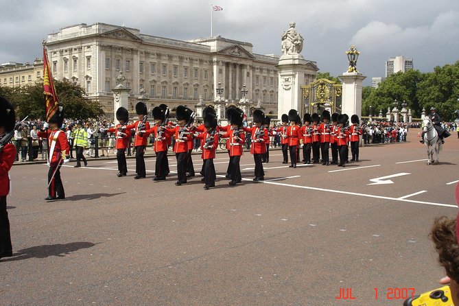 Discover London with your Executive Minivan Hire with Driver - Price and value for up to 8 people, how to judge the cost