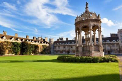 Discover Oxford and Cambridge with Guide from London by Coach