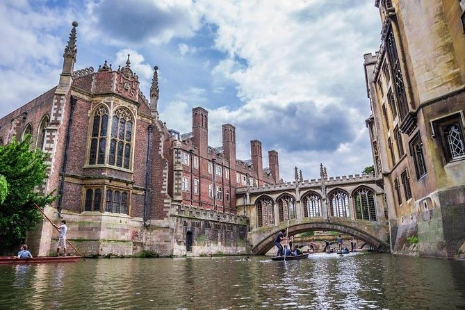 Discover Oxford and Cambridge with Guide from London by Coach - Why the Guide Changes Everything