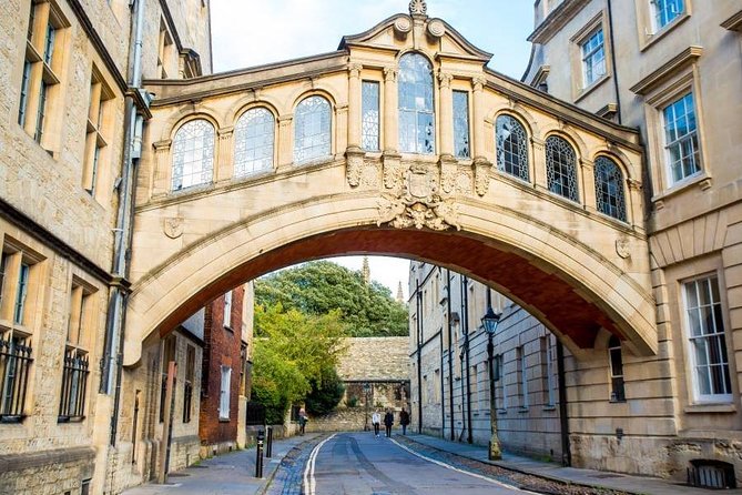 Discover Oxford and Cambridge with Guide from London by Coach - Time on the Coach: The Real Tradeoff