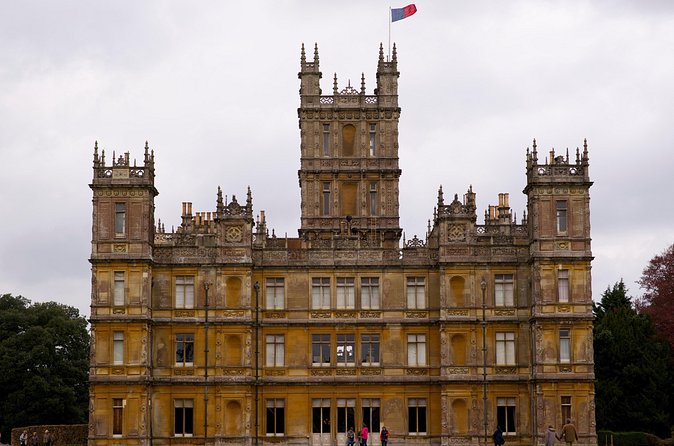 Downton Abbey and Highclere Castle Tour from London - Group size, crowding, and how to have a smoother day