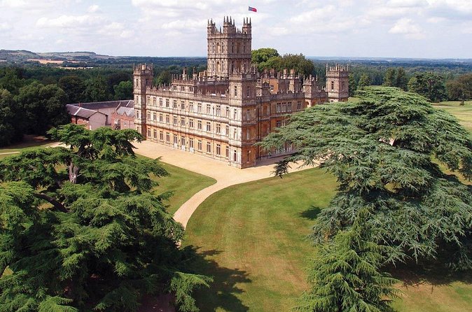 Downton Abbey Black Taxi Tour from London with Highclere Castle - Yew Tree Farm: the Mr Drewe setting you can walk through