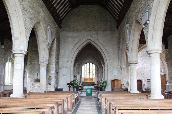 Downton Abbey Black Taxi Tour from London with Highclere Castle - Bampton in one hour: short stop, familiar sights
