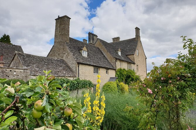 Downton Abbey Day In The Cotswolds Tour - Stop 3: The Swan Inn Lunch Stop, Good Pub Energy