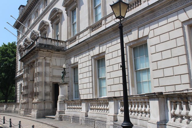 Downton Abbey London Walking Tour - Temple Station to Middle Temple Hall: where Downton’s world feels formal