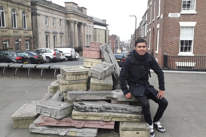 Downtown Liverpool Walking Tour - In Spanish - Through Liverpool ONE, walking the city center’s pulse