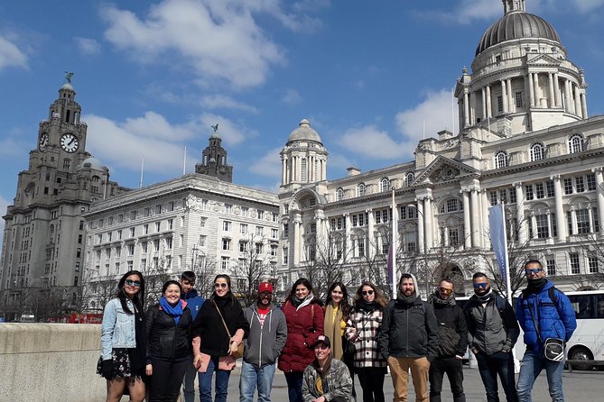 Downtown Liverpool Walking Tour - In Spanish - Beatles Statue to the Cavern Club, the story behind the fame
