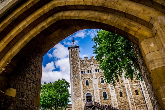 Easy Access Tower of London Crown Jewel Torture and Executions - Step inside the 11th-century Tower, then go straight to the key sites
