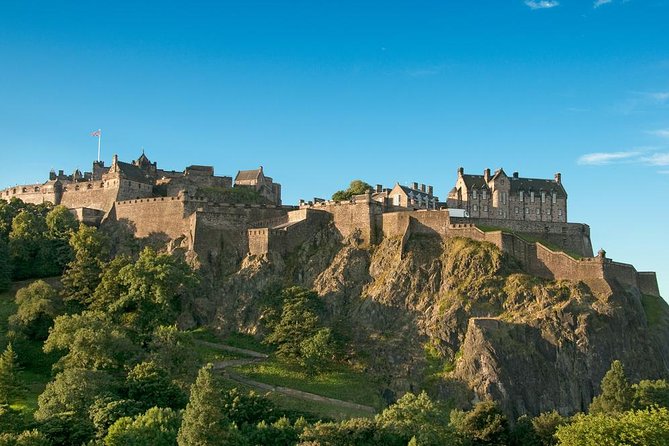 Edinburgh Rail Trip from London with Castle entry and Hop-on Hop-off bus - Hop-on hop-off bus in Edinburgh: quick orientation, but watch the crowds