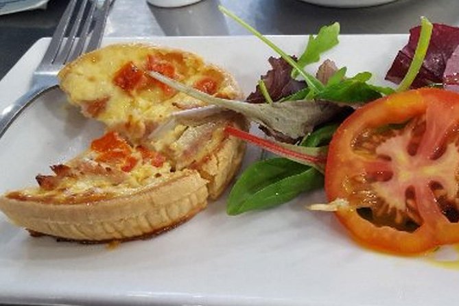English Wine and Cheese Tour from London - Silcocks Farm Shop and Cafe: Organic Cheese Making and the 6-and-6 Pairing