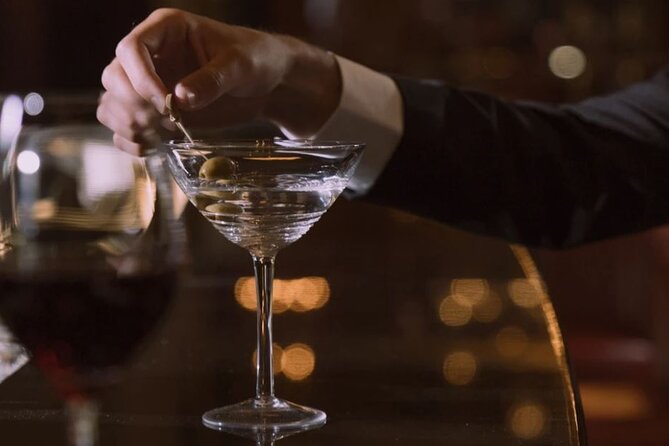 Essential Spy: A JAMES BOND-THEMED Experience IN LONDON - A James Bond mission through Whitehall, Mayfair, and St James’s Park