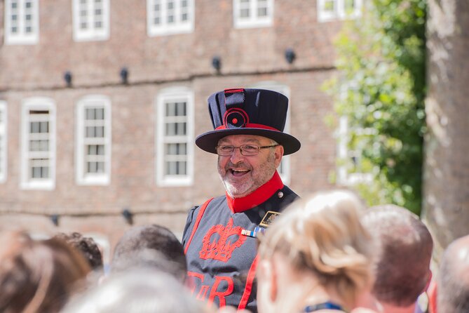 Exclusive Beefeater Meet & Greet at the Tower of London - White Tower in about 20 minutes, what to prioritize