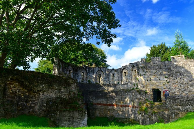 Exclusive York - Private Personally-Designed Walking Tour - How the guide makes the story click, from Alfred to Sarah