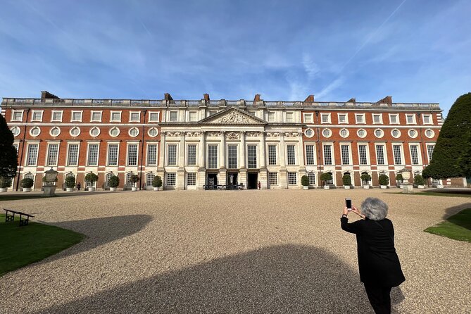 Explore Windsor Castle and Hampton Court Palace - The Green Areas and Monument Walk: Where Windsor Gets Extra Photogenic