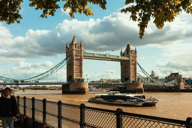 Family Friendly London Private City Tour - Borough Market Snack Stop: A Local Bite Plus a Route Reset