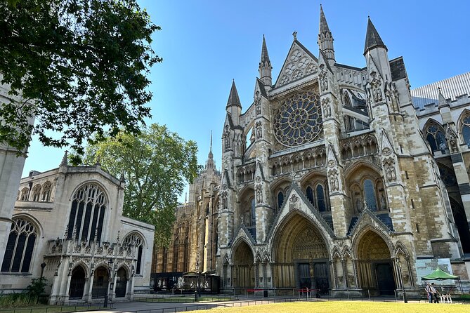 Fast Access Westminster Abbey Private Tour with a London Blue Badge Guide - What makes the tour work for families and mixed ages