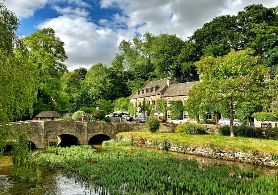 From Cambridge: Guided day trip to Stratford & The Cotswolds - A 12-hour Stratford and Cotswolds plan from central Cambridge