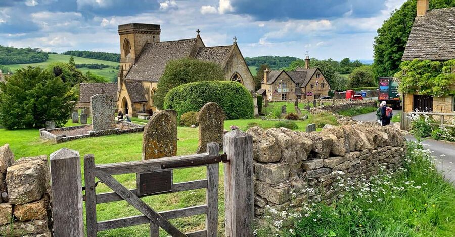 From Cambridge: Guided day trip to Stratford & The Cotswolds - After the tour: 1.5 hours to explore Stratford your way
