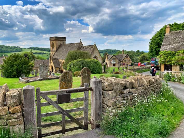 From Cambridge: Guided day trip to Stratford & The Cotswolds - What to pack: shoes, weather, and how to enjoy the country lane walk