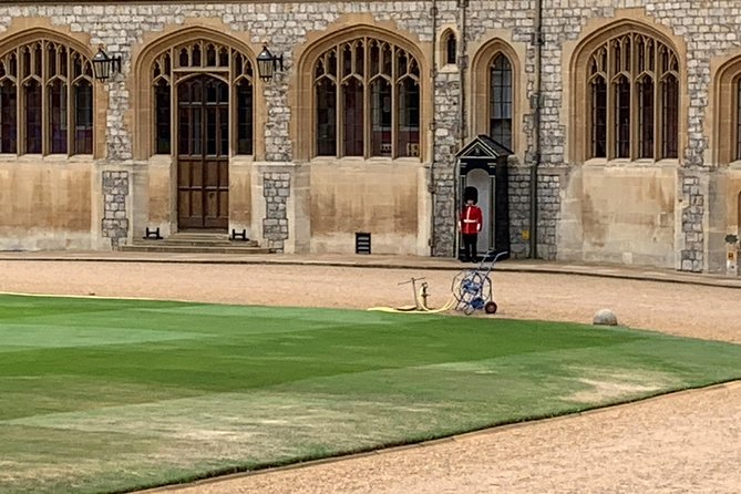 Full Day Excursion Royal London & Windsor in an Iconic London Black Cab - Westminster Abbey and Parliament: fast stops with serious meaning