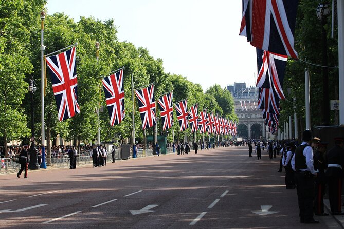 Full Day London Private Tour with Admissions to Iconic Landmarks - Trafalgar Square and the London Eye: iconic, but plan for how much time you actually want