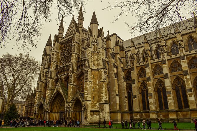 Full Day London Private Tour with Admissions to Iconic Landmarks - The Tower of London: Crown Jewels plus the kind of history you can walk through