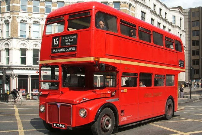Full Day Private Walking Tour with Skip-the-Line Tower of London - St Dunstan in the East garden plus the Thames-side Custom House