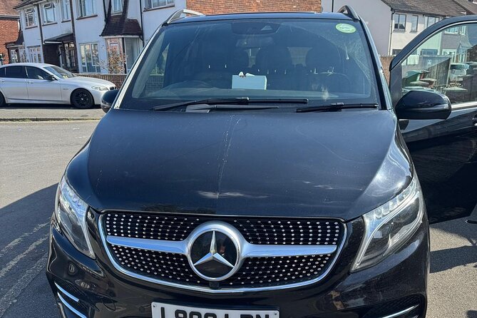 Gatwick Airport to Heathrow Airport Transfers - Flight tracking and timing: reducing airport stress without overpromising
