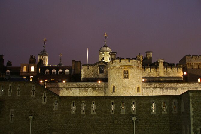 Ghastly Ghost Walking Tour in London - The guide experience: why the tour feels fun and not chaotic